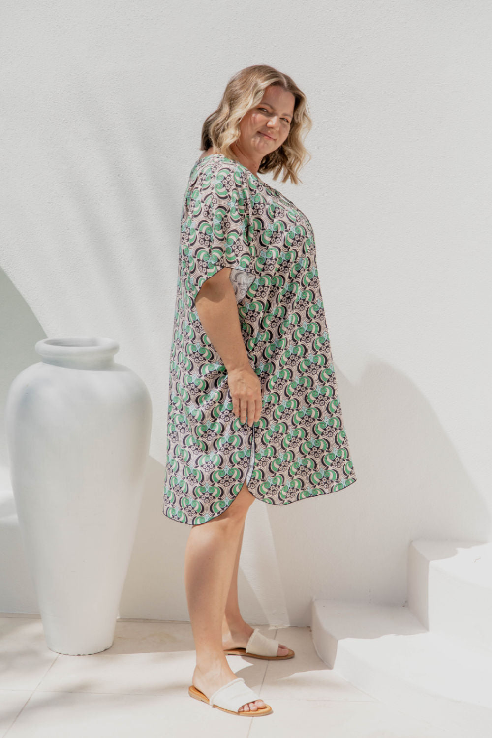 short-kaftan-dress-green-black-bone-geometric-design-plus-size