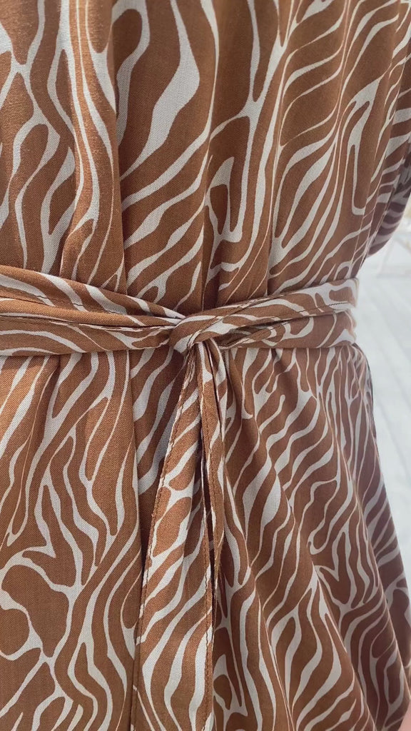 long-kaftan-dress-zebra-plus-size-video