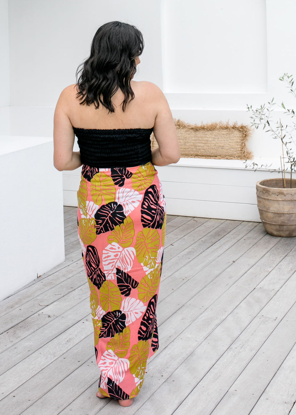    large-sarong-pareo-leaf-design-salmon-olive-black-white