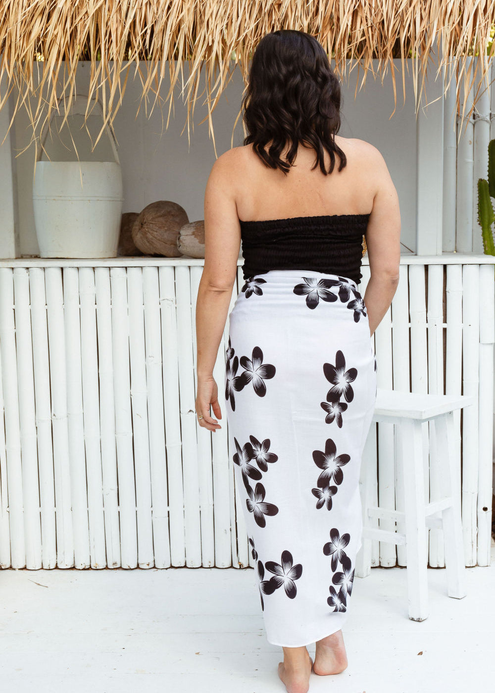    large-sarong-white-black-frangipani-fringeless-design