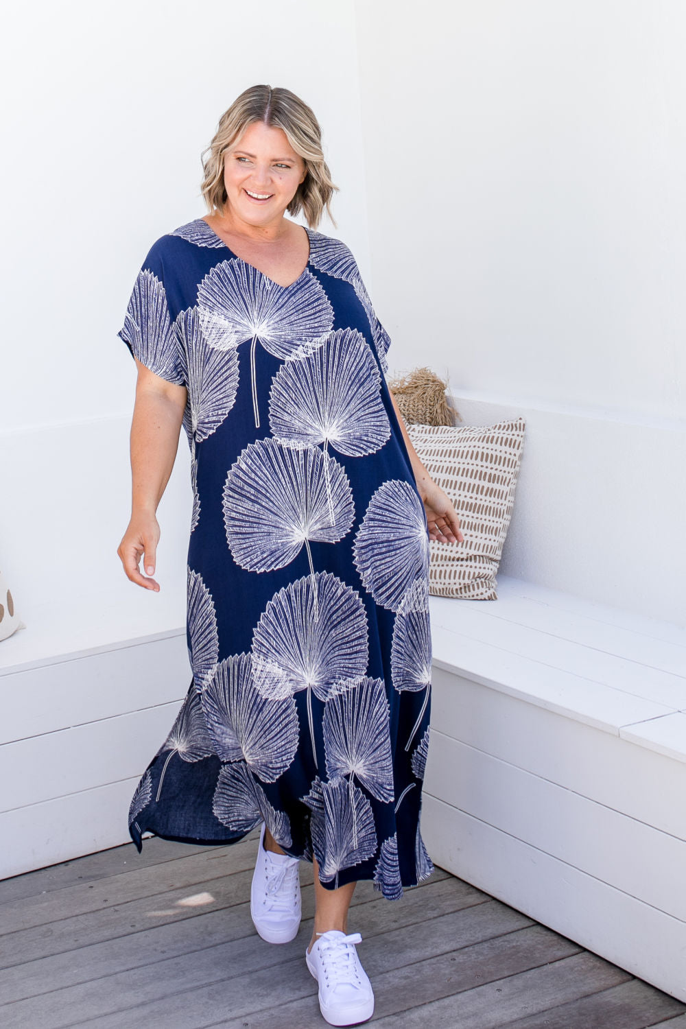    long-resort-style-kaftan-dress-blue-white-fan-print