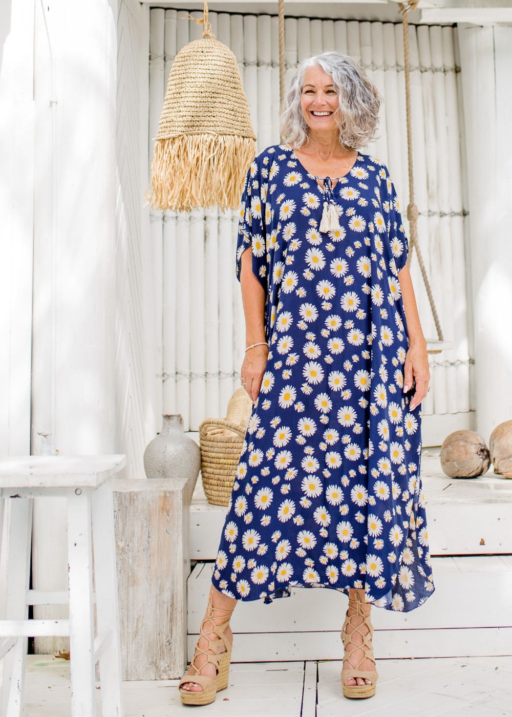 Blaues langes Kaftankleid mit Sonnenblumen