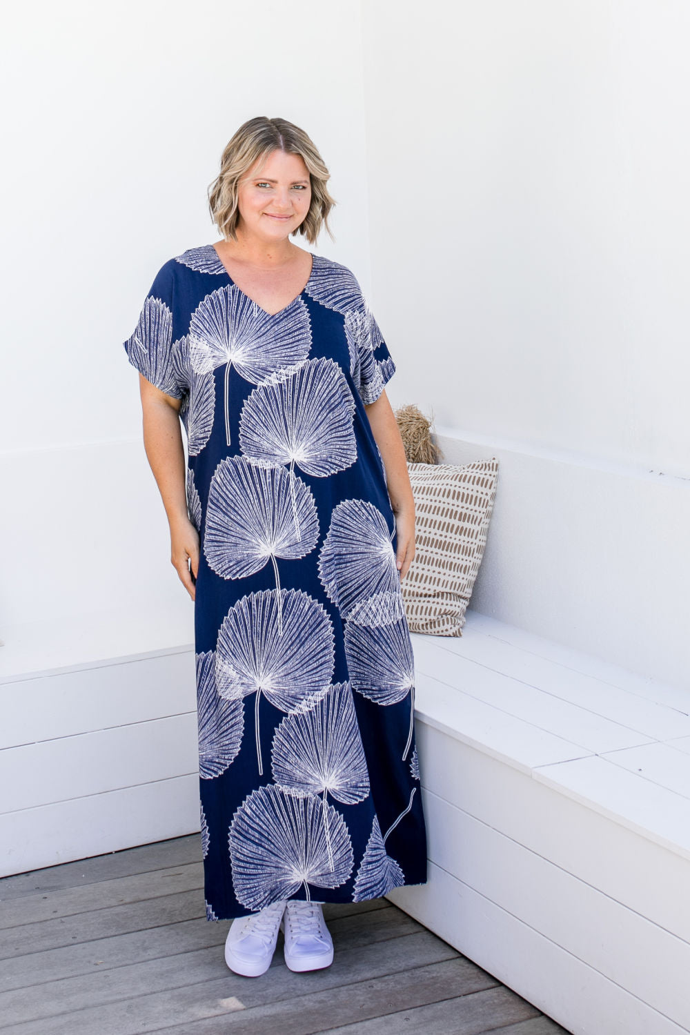    long-summer-kaftan-dress-blue-white-fan-print