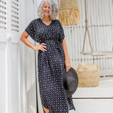 Petite – Maxikleid mit geometrischem Print - Schwarz