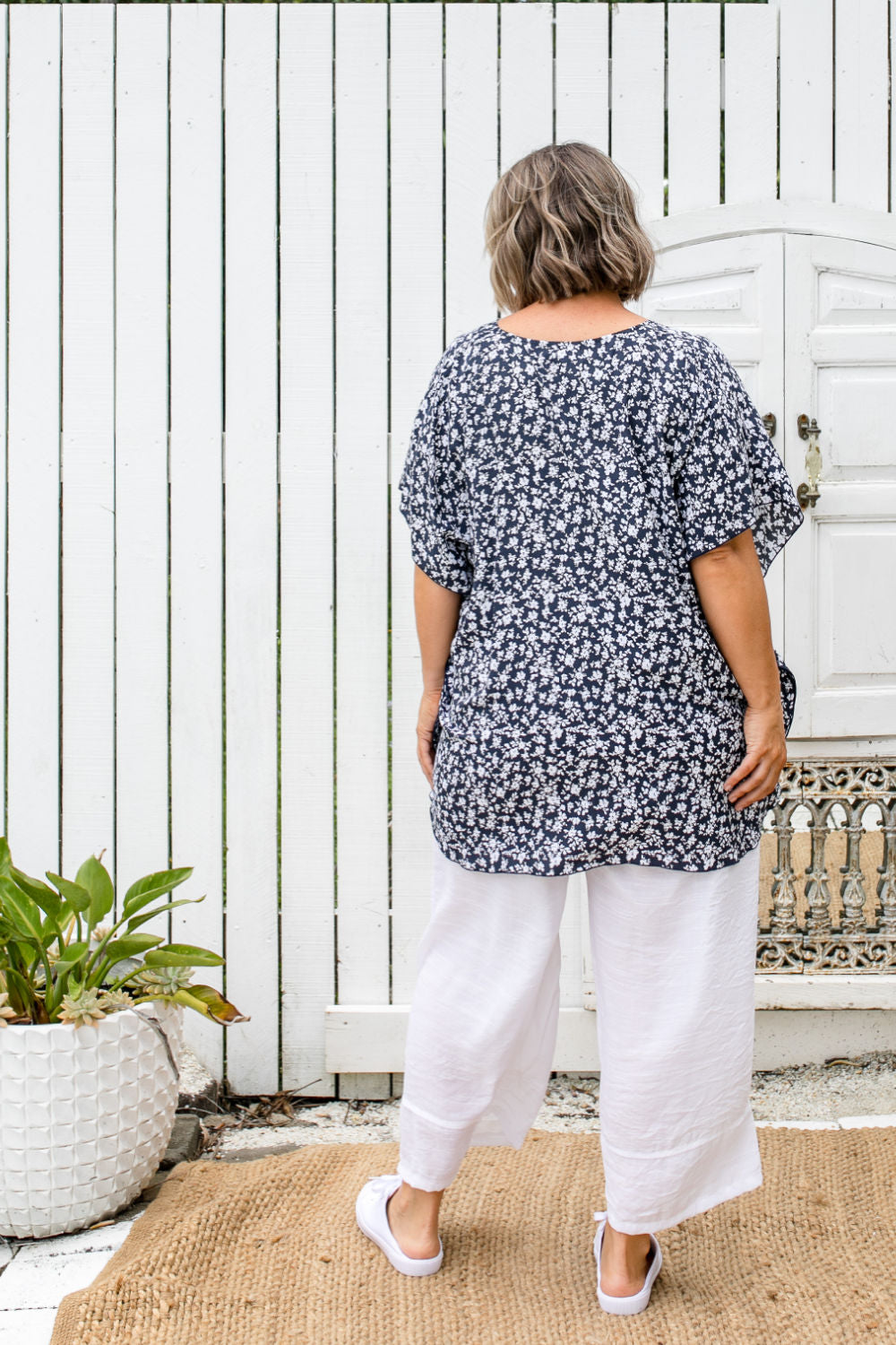 plus-size-kaftan-resort-style-top-blue-white-flower