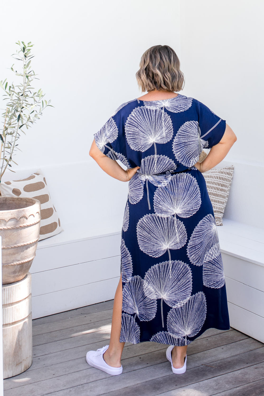    plus-size-resort-wear-kaftan-dress-blue-white-fan-design