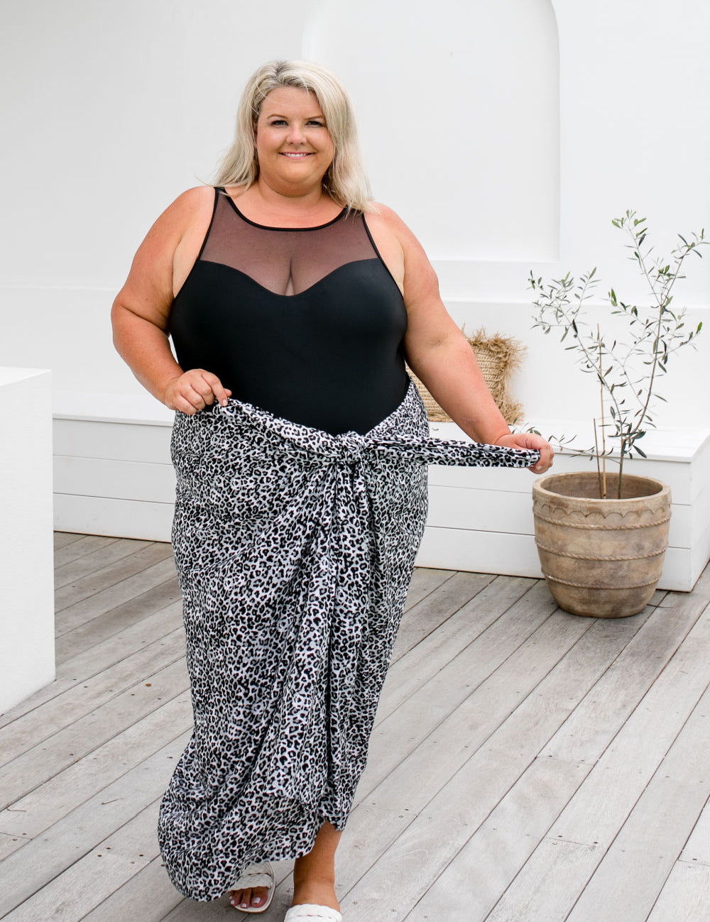 plus-size-sarong-leopard-print-black-white-grey