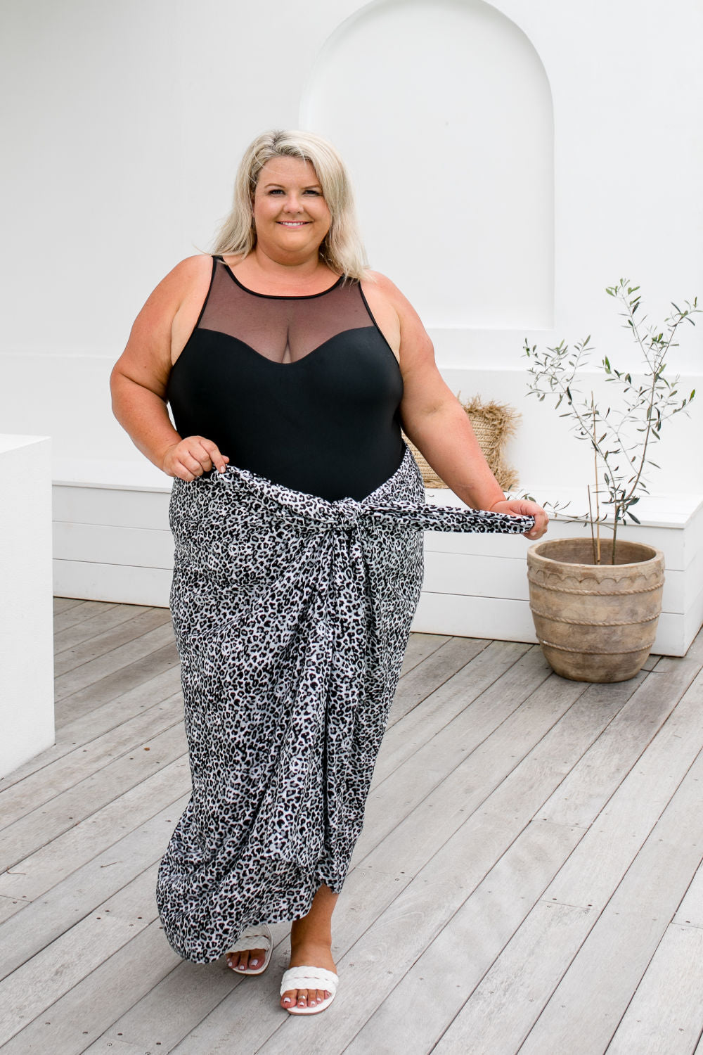 plus-size-sarong-leopard-print-black-white-grey