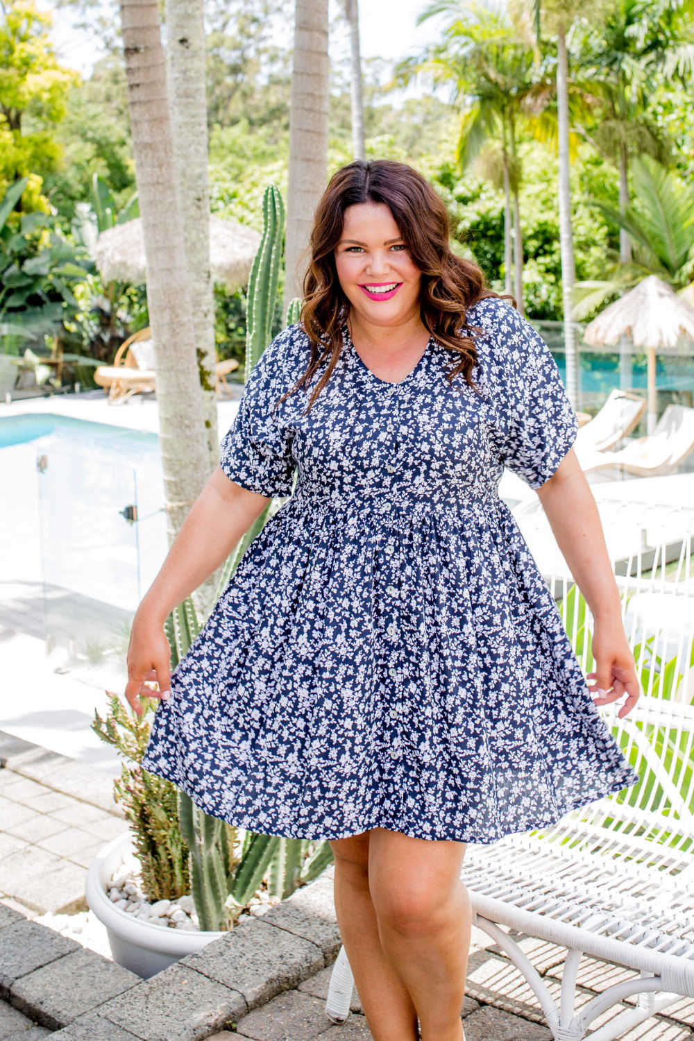 short-plus-size-summer-dress-blue-white-floral-design