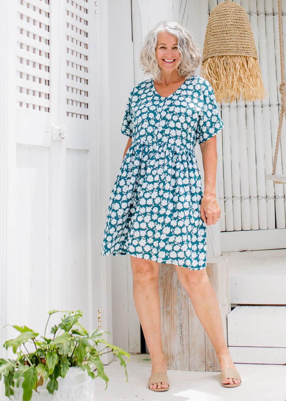 short-summer-dress-green-floral-daisy