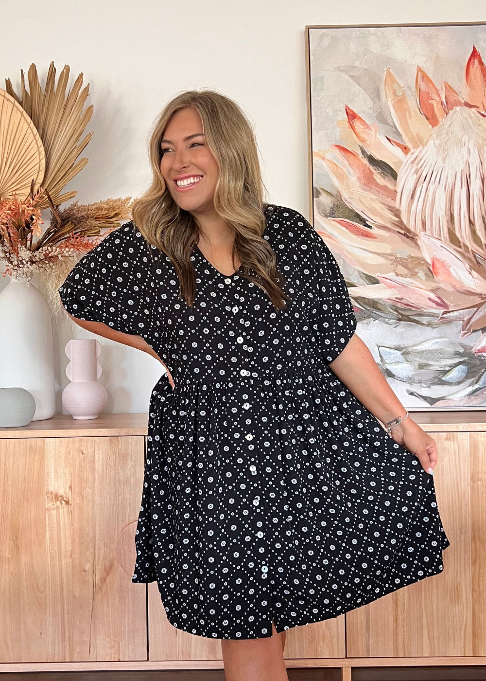   summer-short-dress-black-white-geometric